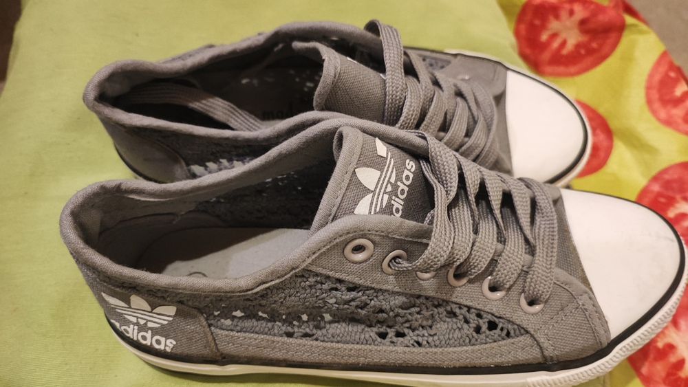 Ténis com crochet nunca usados