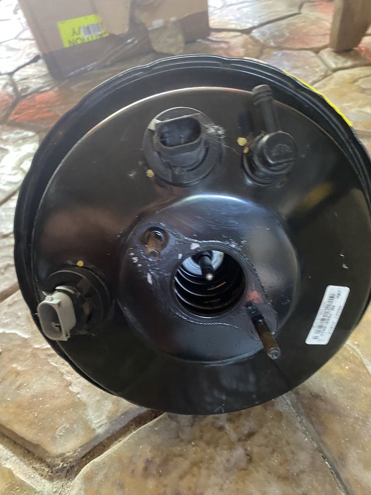 Вакуум підсилювач гальм на Nissan Armada /Titan/QX56