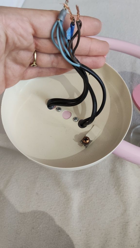 Lampa sufitowa różowa do pokoju dziewczynki