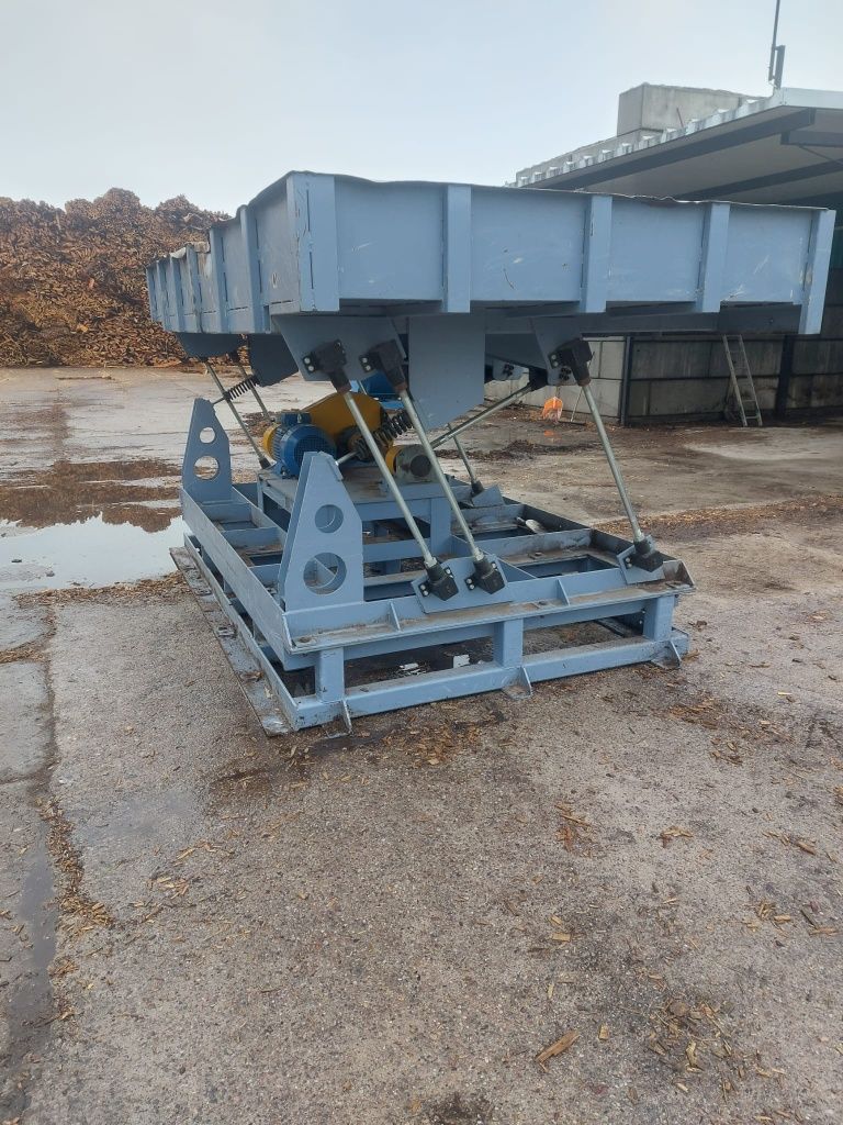 Podajnik wibracyjny poprzeczny 4x4 m