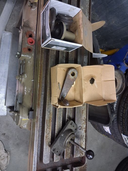 Stół frezerski teowy z napędem