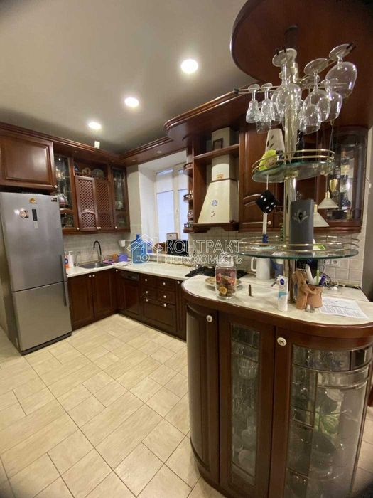 Продається 2 поверховий будинок з гаражем та ділянкою, ХТЗ