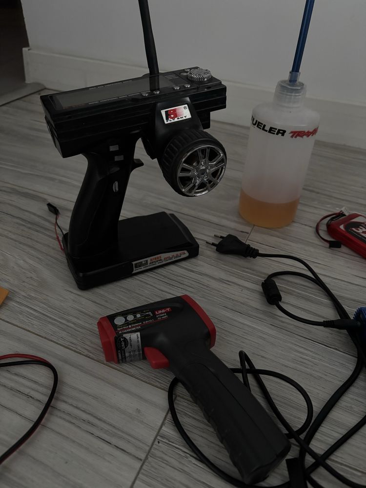 Aparatura Ładowarka Lipo modele RC baterie termometr