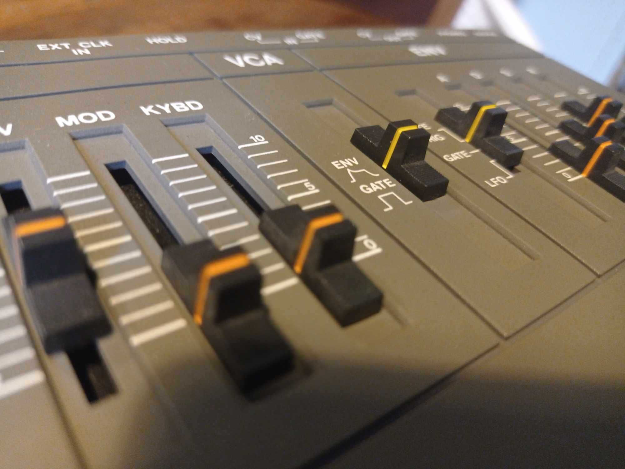 Roland SH-101 Syntezator