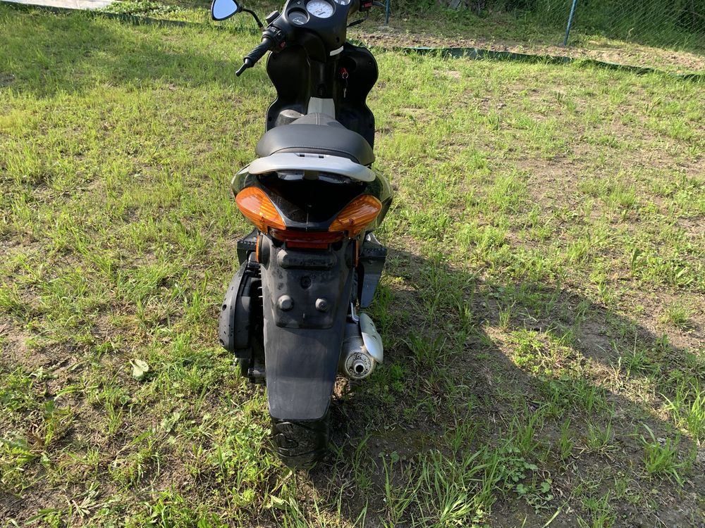 Продам скутер Honda X8R