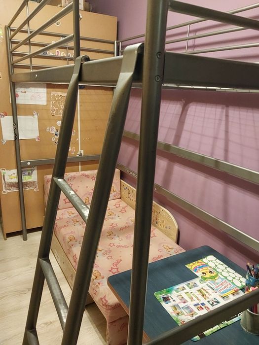 Łóżko piętrowe antresola Ikea Svarta z blatem