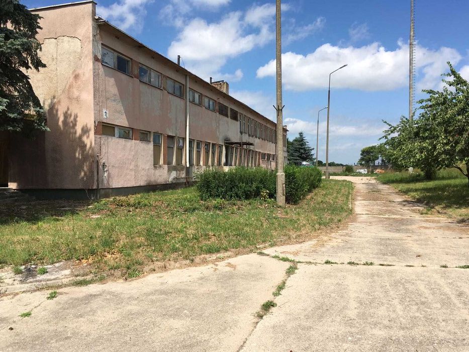 Dzialka Inwestycyjna z Zabudowaniami Bi - Blisko Granicy z Niemcami.