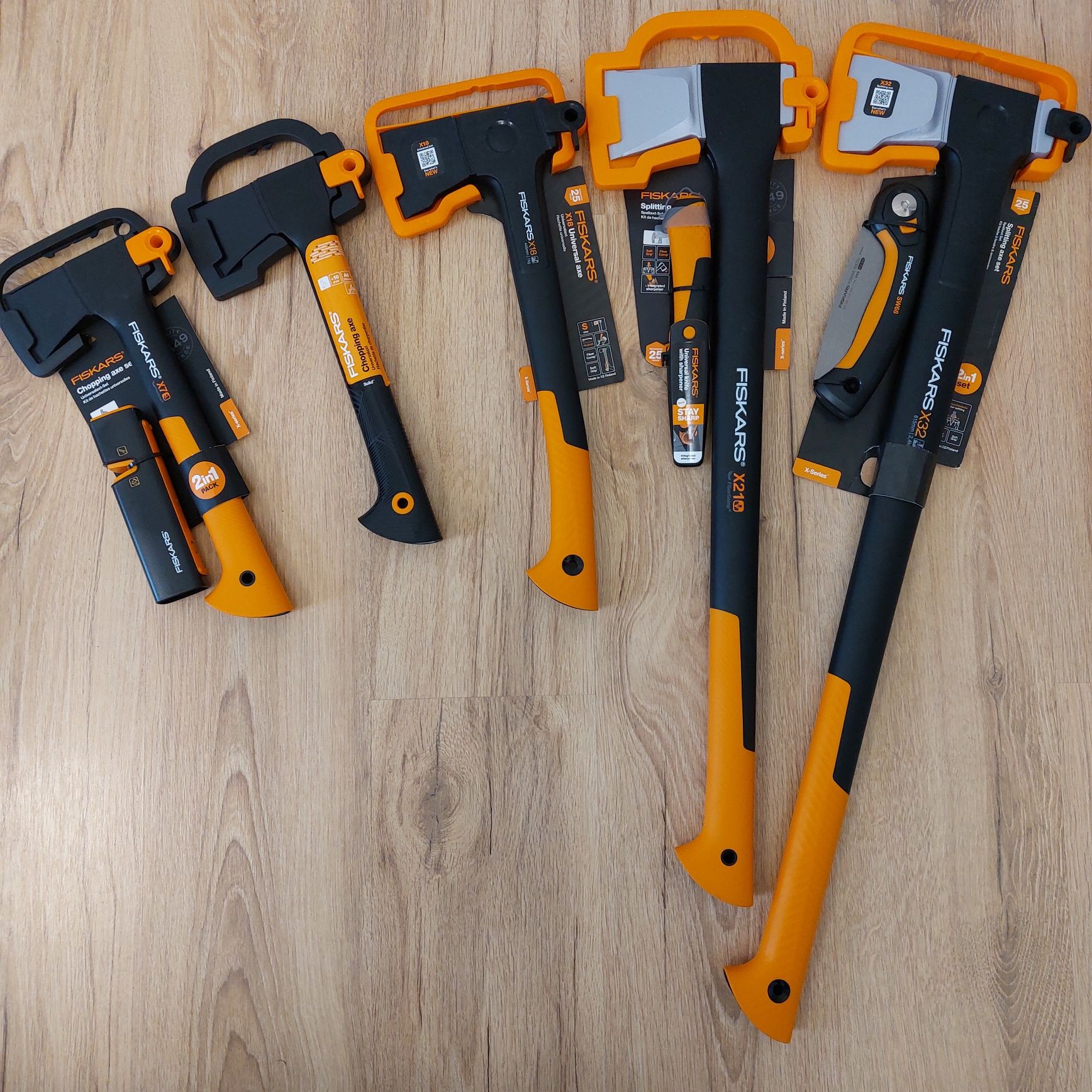 Сокира Fiskars X