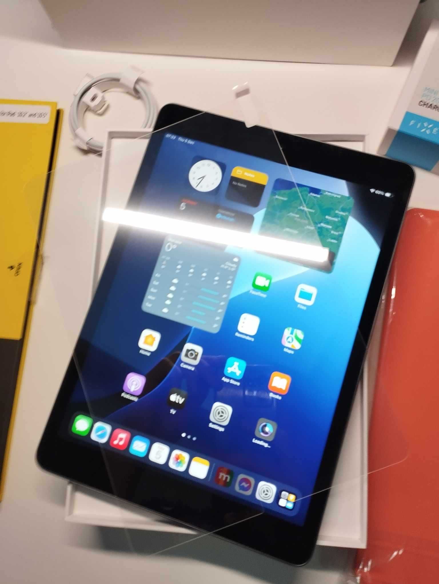 Apple iPad 10.2" Tablet w ładnym stanie z etui i szkłem hartowanym