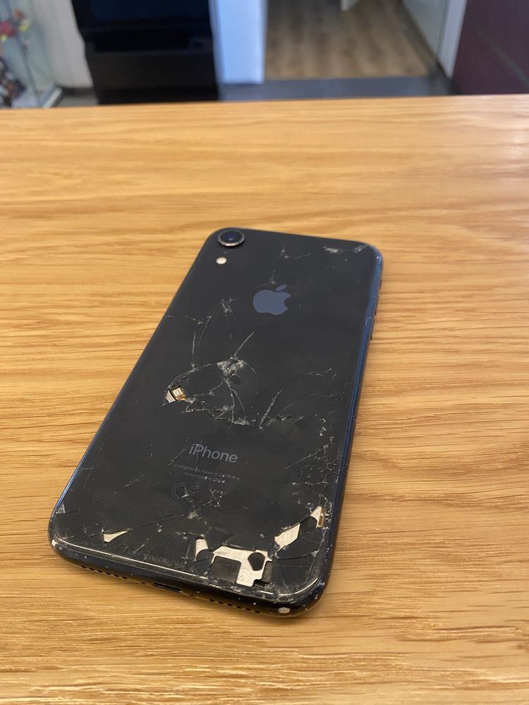 Iphone XR 128gb com vidro traseiro partido