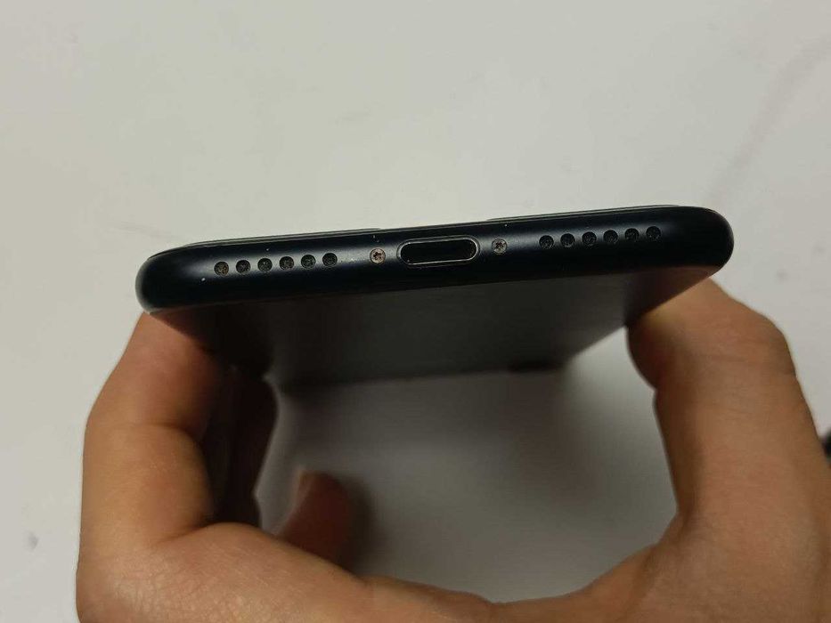 Класний iPhone 7 на 128Gb Black телефон смартфон Айфон 7 A1778 АКБ 77%