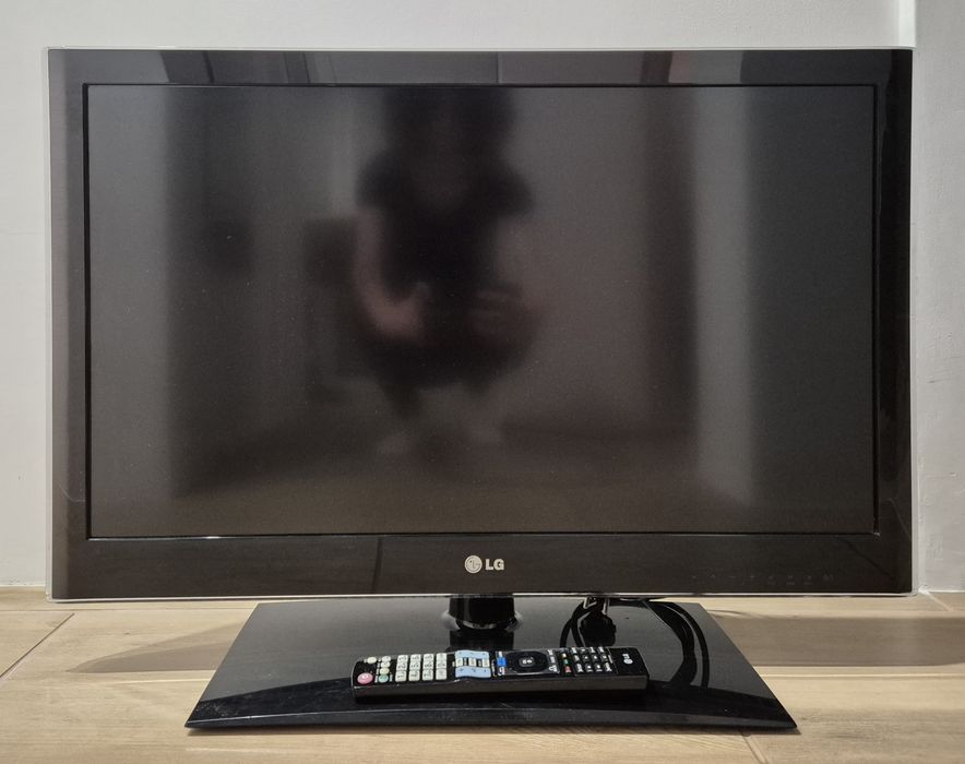 Telewizor 32 cale, full HD, super stan piękny ekran pilot podświetlany