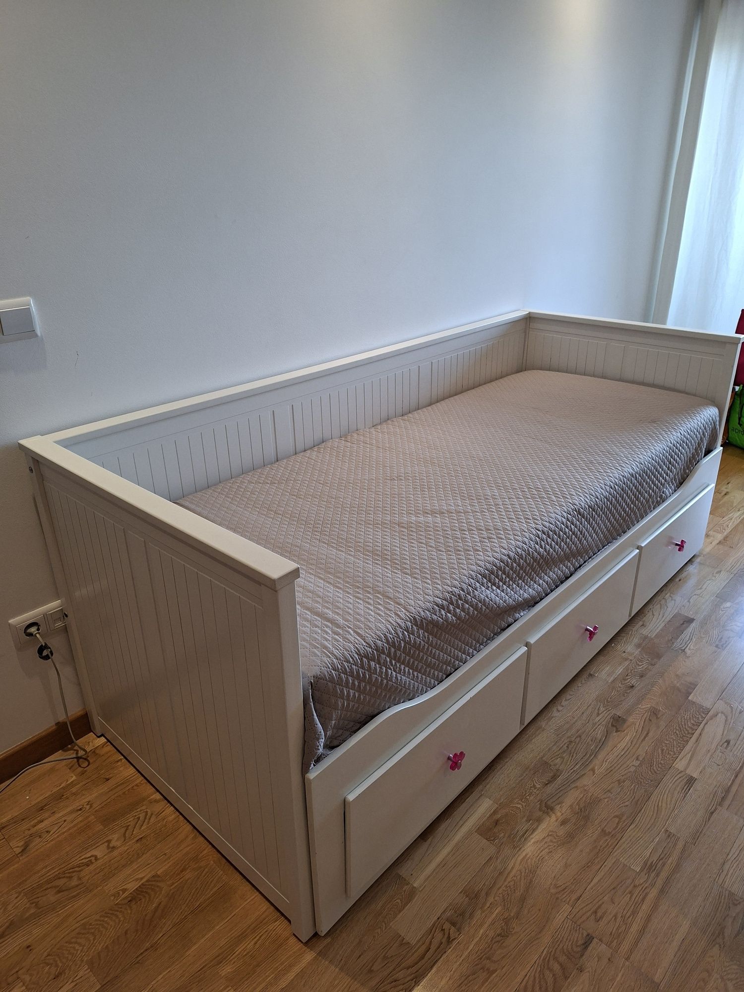 Cama HEMNES IKEA - extensível (tem 2 colchões ikea incluídos)