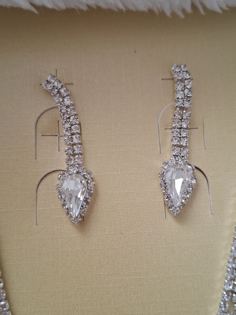 Conjunto colar, brincos e pulseira
