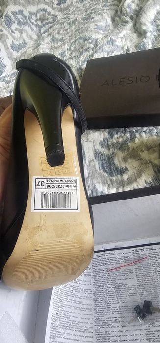 Туфлі, босоніжки, мешти