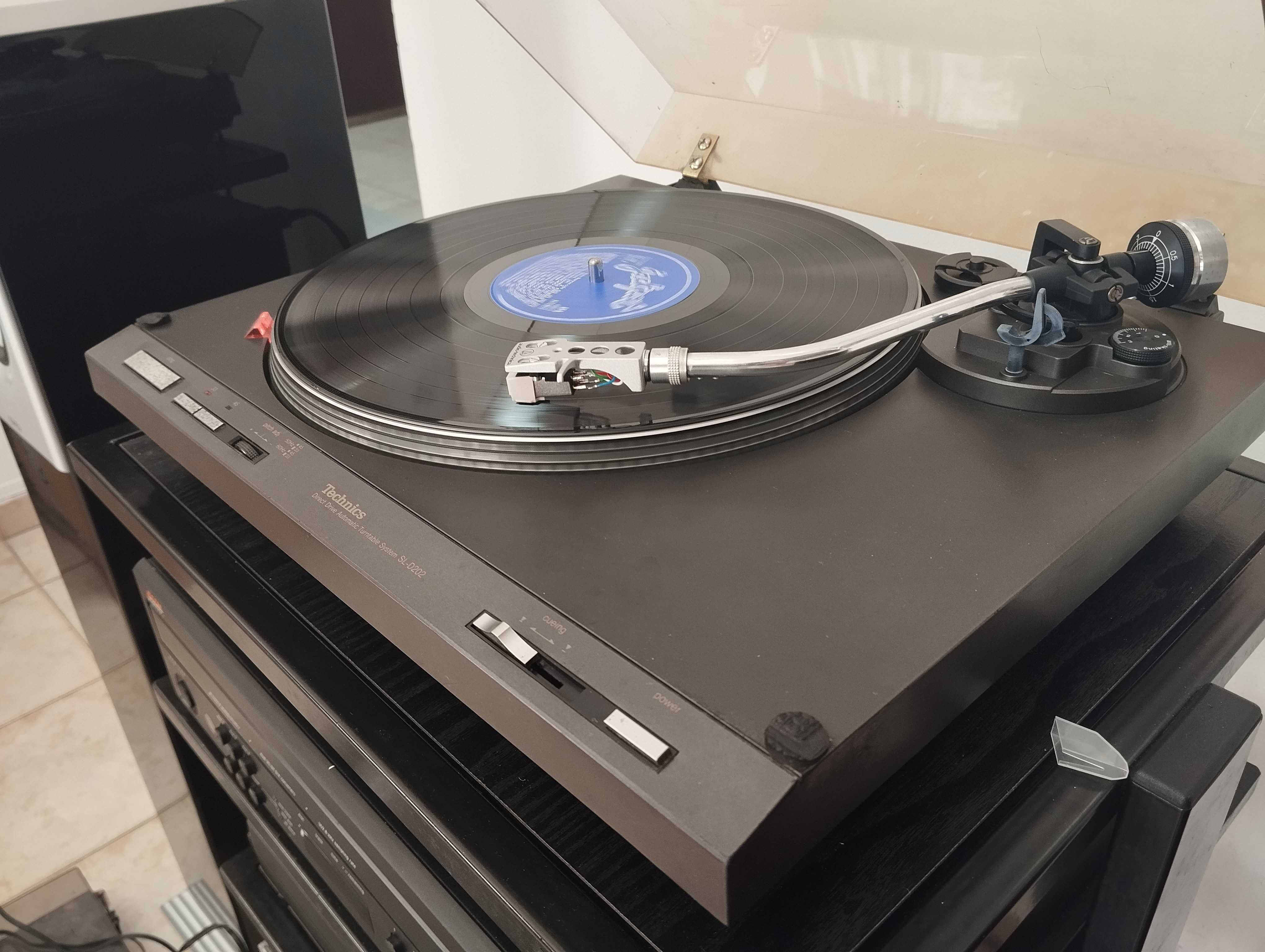 Gira discos Technics SL-D202
