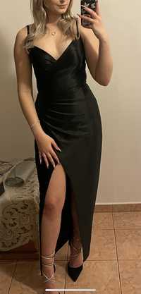 Czarna satynowa sukienka maxi