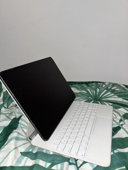 tablet Apple iPad Pro 12,9” 5. gen Magic Keyboard Apple Pencil 2