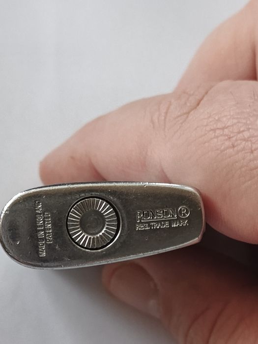 Продам запальничку Ronson