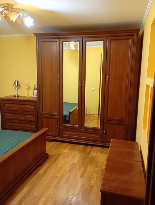 Продам  трьох кімнатну квартиру