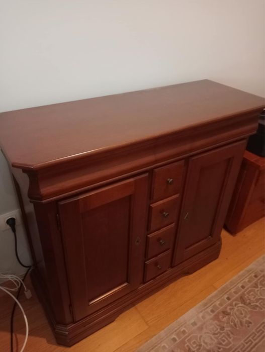 Móvel em madeira de carvalho