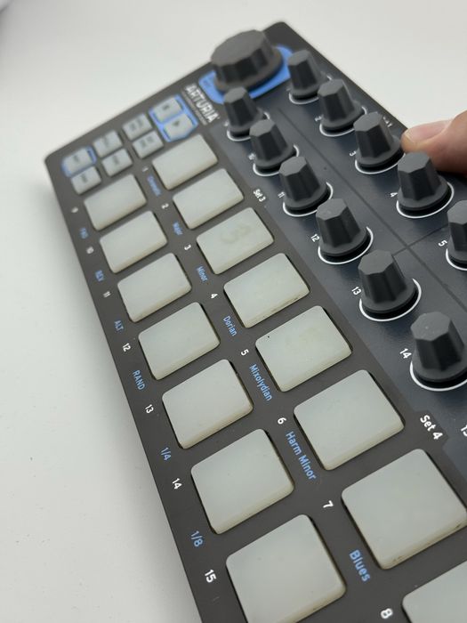Arturia BeatStep MIDI-контролер та секвенсор.