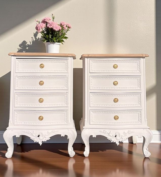 Mesas de cabeceira estilo D. José