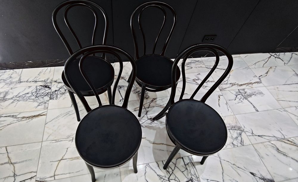 Komplet 4 krzesła IKEA koloru czarnego, cztery krzesła tworzywo