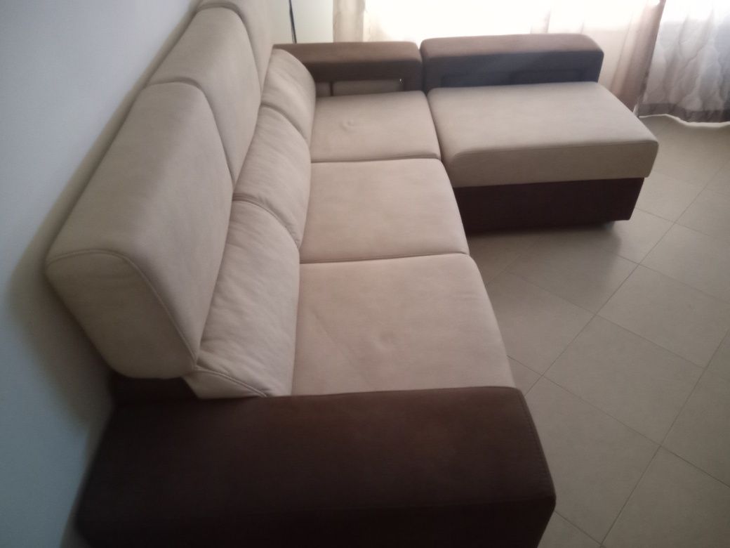 Sofá com cheeslong 3 lugares