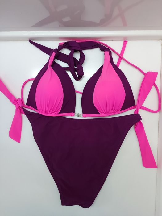 Яскравий купальник 42р.