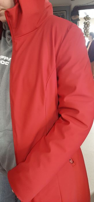 Casaco vermelho de inverno com forro