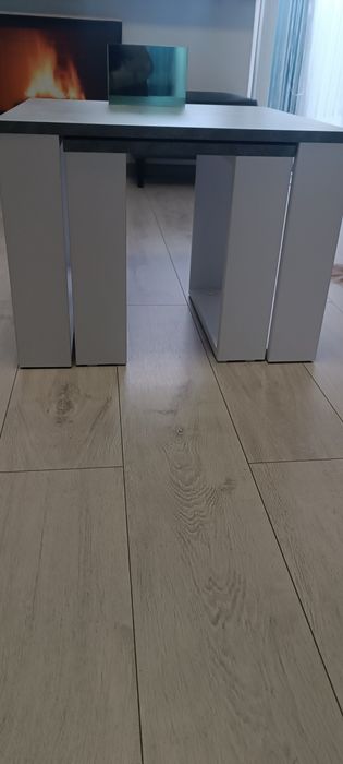 Stolik plus mniejszy stolik w kolorze popielatym