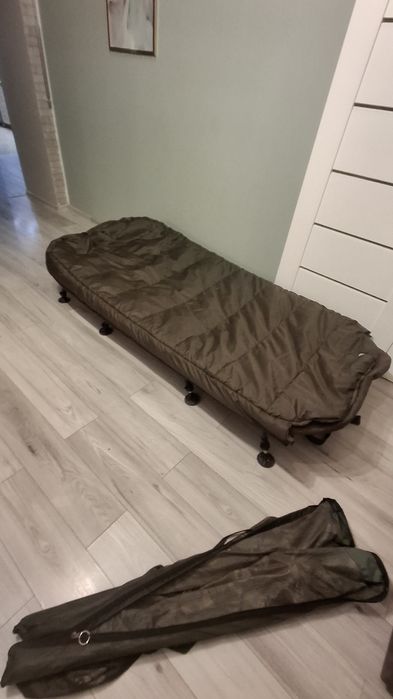 Duże łóżko karpiowe NGT ze śpiworem