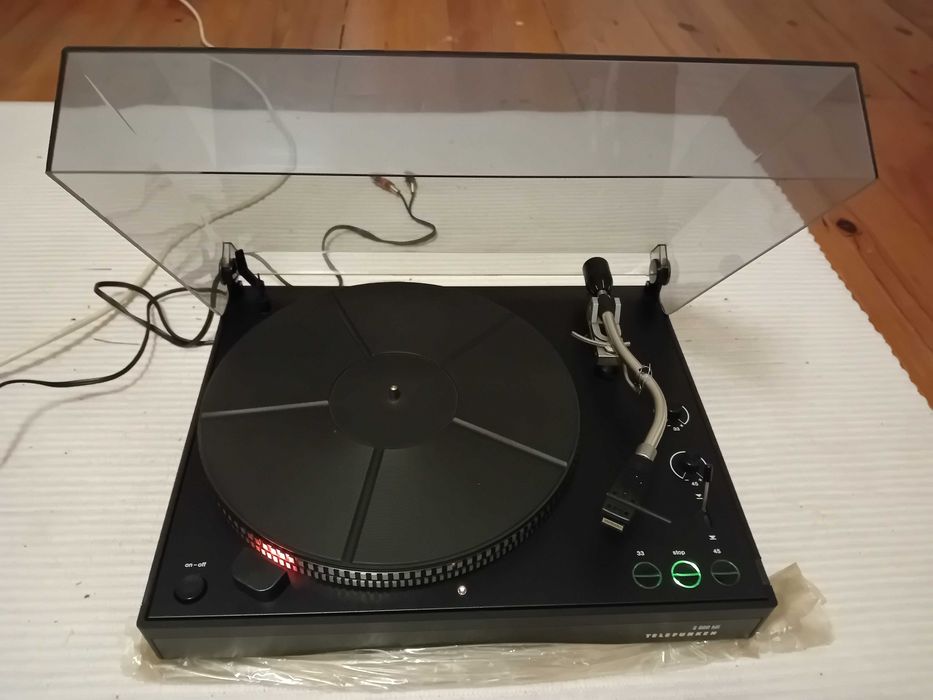 Giradiscos Telefunken S600, c/ braço Ortofon AS 212 e célula Shure V15