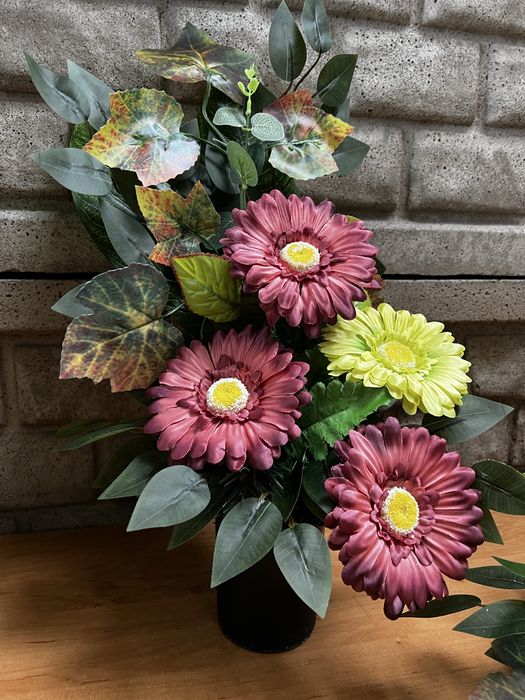 Komplet nagrobny kwiaty gerbery kompozycja pomnik cmentarz wazon