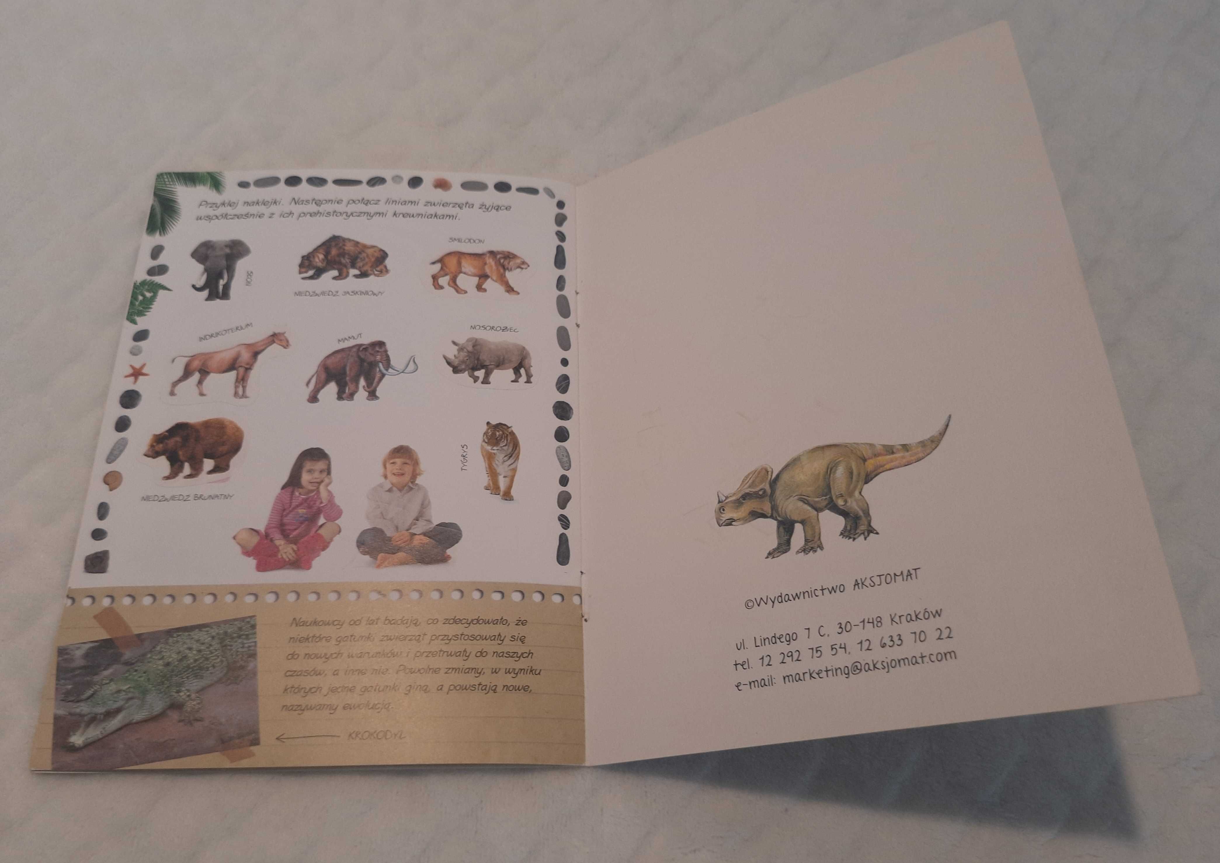 Dinozaury i prehistoria, Minialbum z naklejkami, Aksjomat (Książeczki]