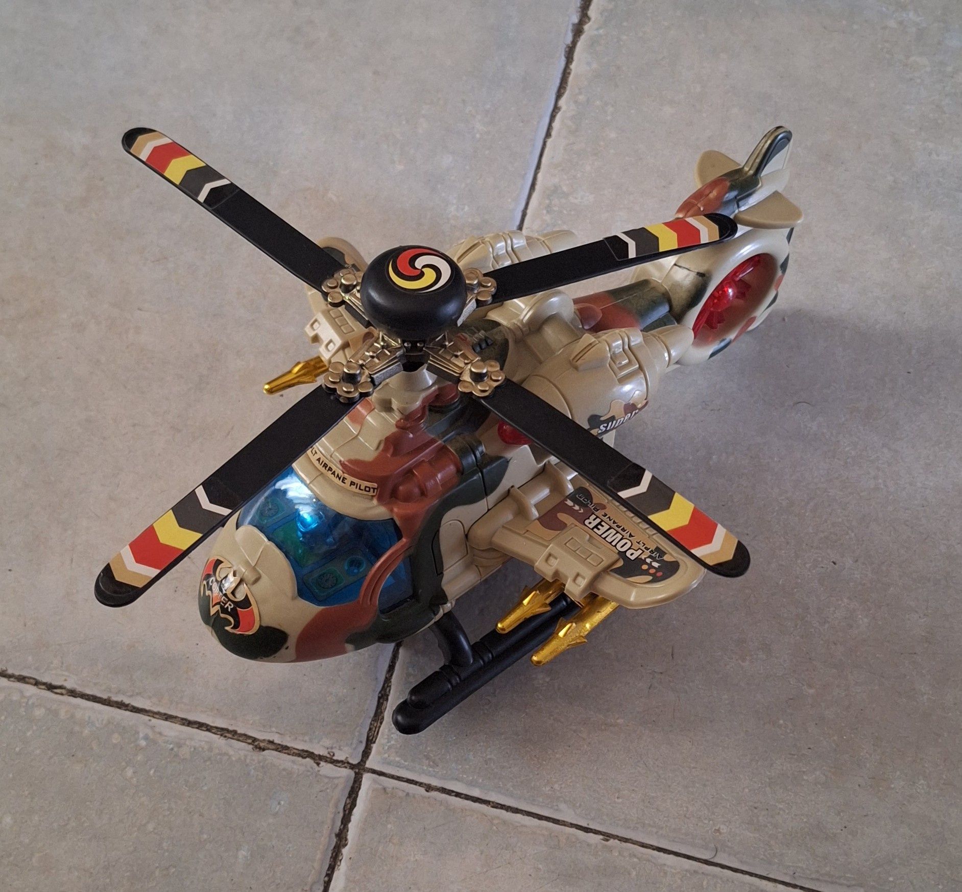 Helicóptero Ataque com luzes e som - Brinquedo