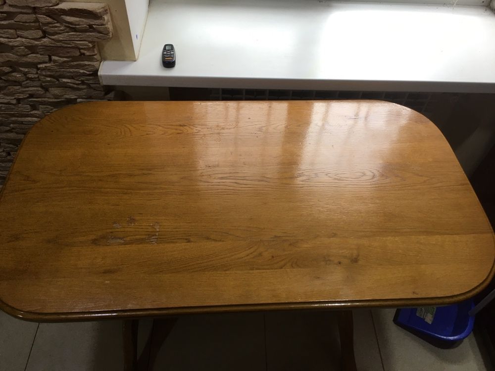 Кухонный дубовый стол со стульями