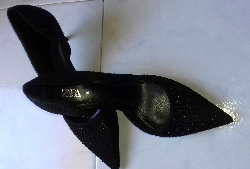 Sapatos elegantes de senhora