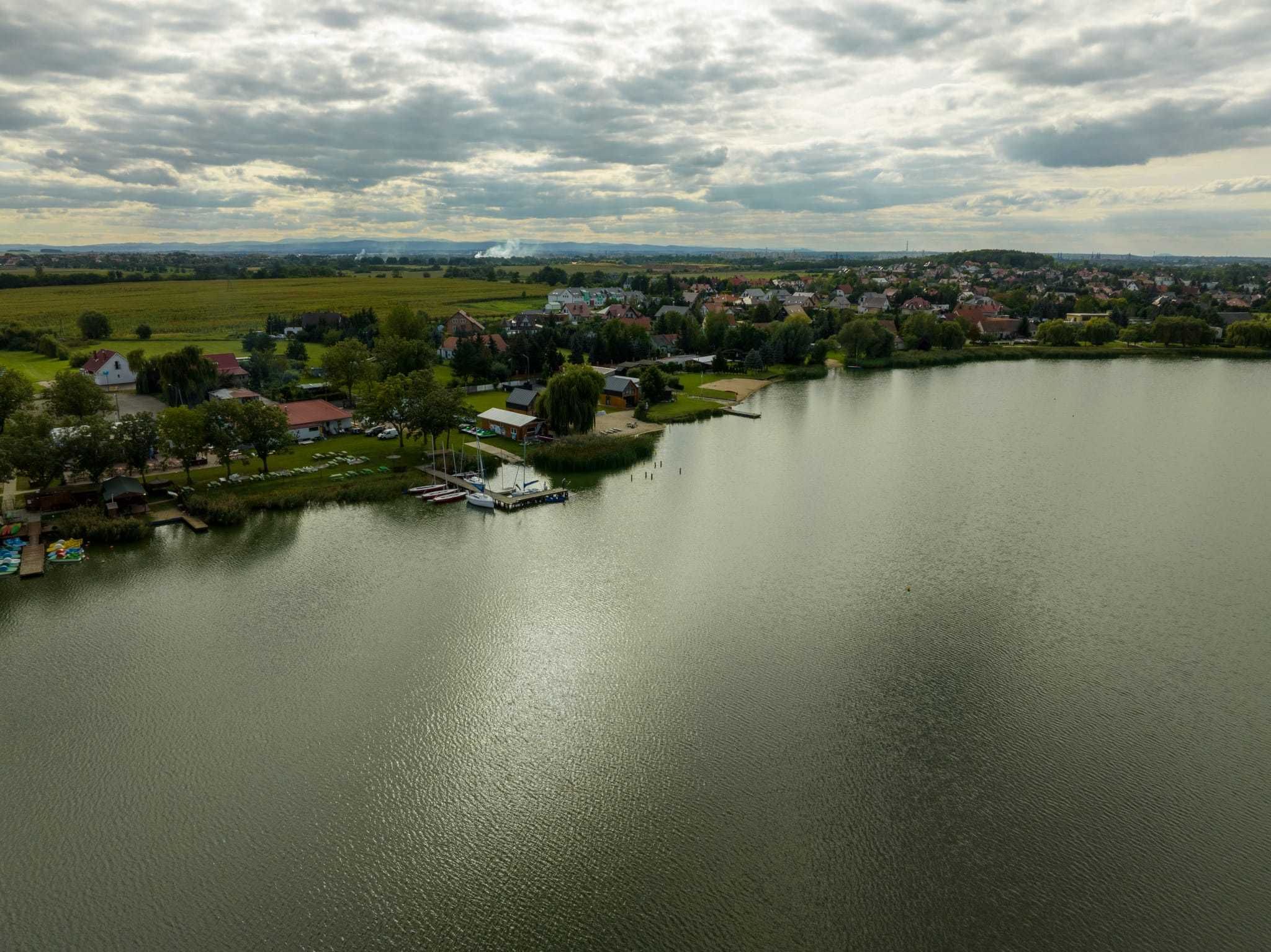 Domek Domki  Kunice  z własnym Jakuzzi  nad jeziorem prywatna plaża