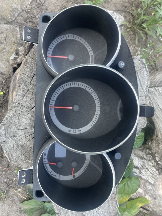 Продам панель мазда 3