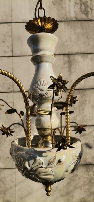 Candeeiro aplicação ao teto, estrutura em latão e cerâmica