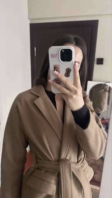 Продам пальто бежевого кольору