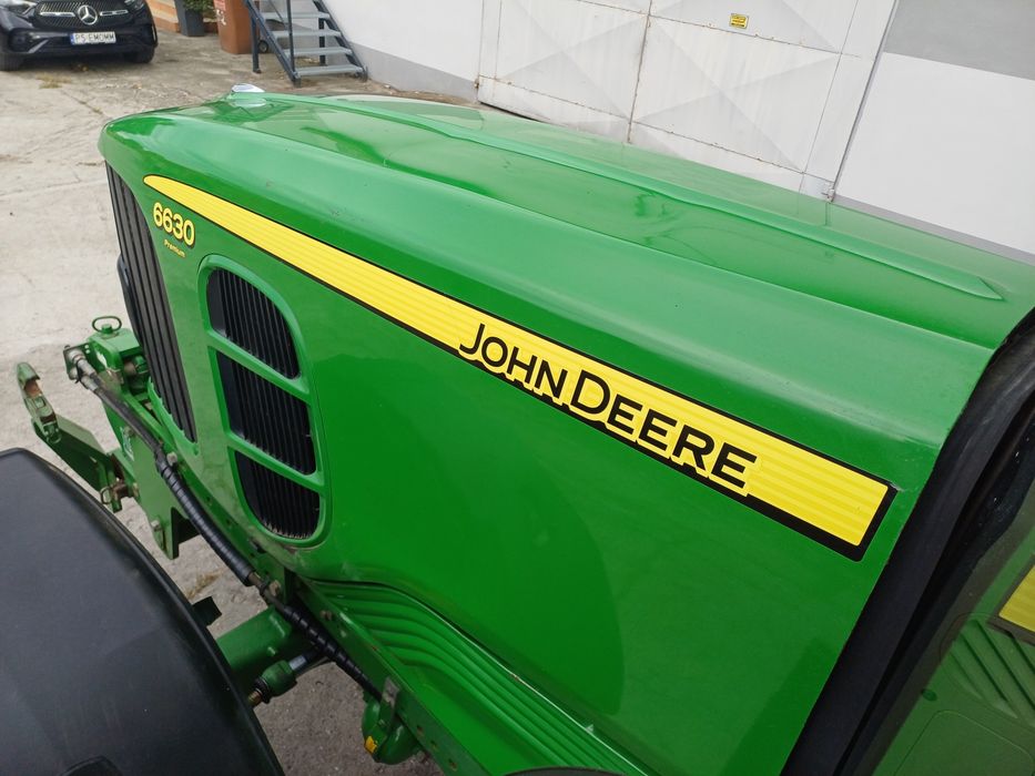 John Deere 6630 nie 6930.  6830