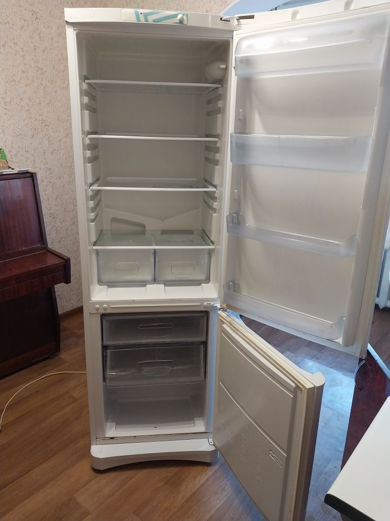 Продаю холодильник