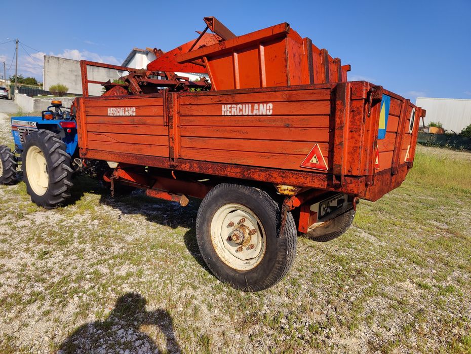 Trator Izeki 25cv 4x4  com alfaias