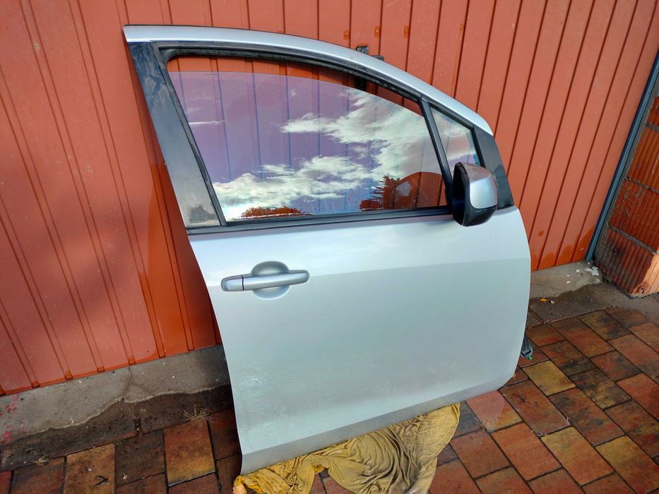Drzwi Opel Agila B, prawy przód kolor srebrny, 2010r, Maków Mazowiecki