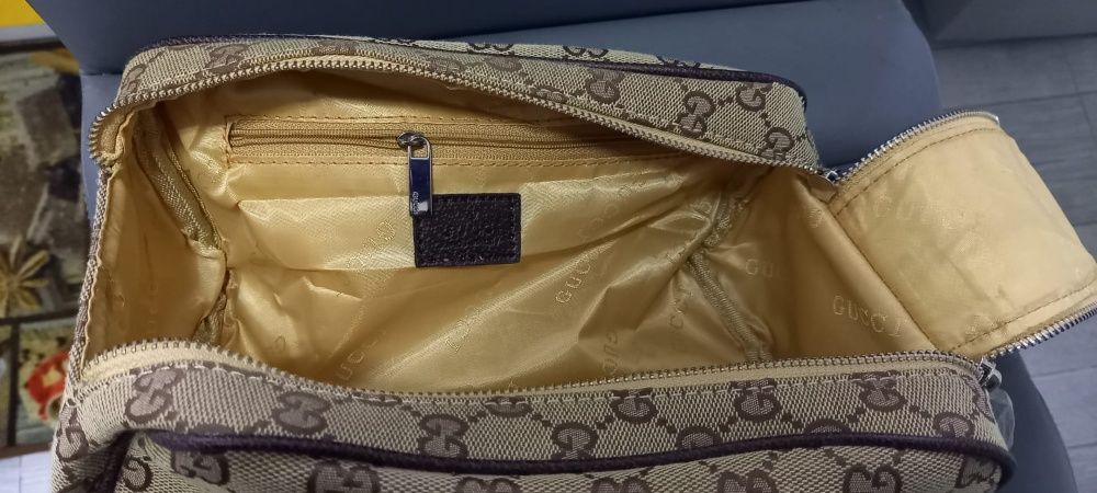 Pochete Gucci Interior dourado