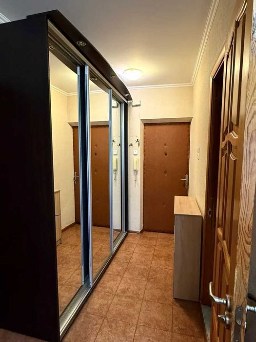 Здається в оренду 1 кімнатна квартира біля метро Героїв Дніпра