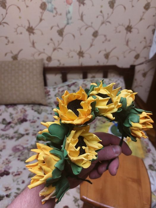 Продам віночок з соняшників.